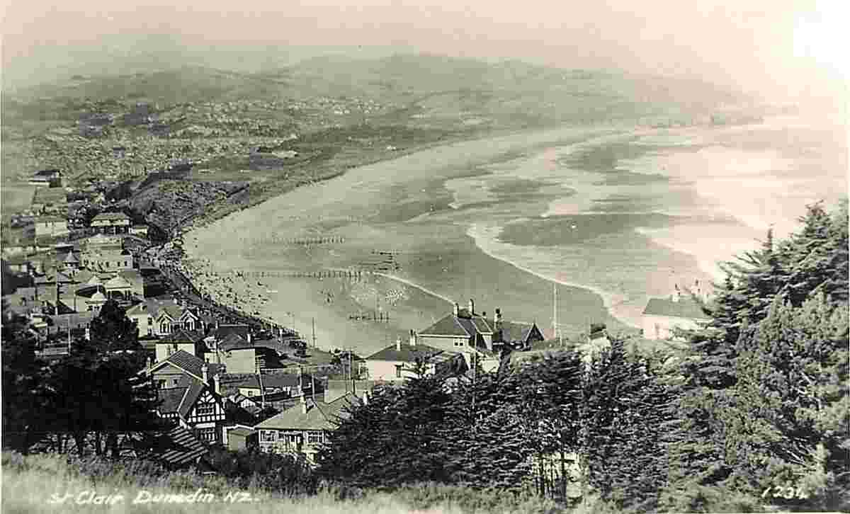 Dunedin. Residential area St Clair