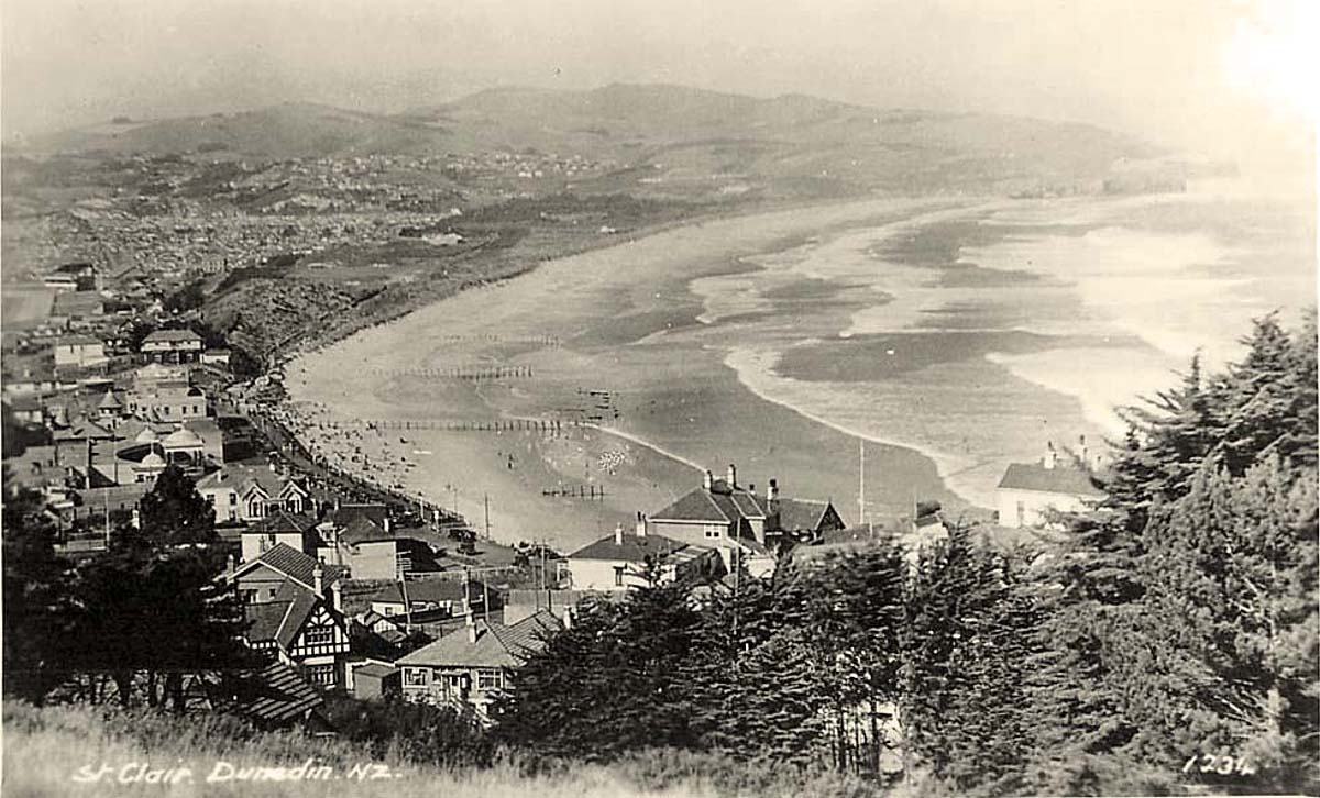 Dunedin. Residential area St Clair