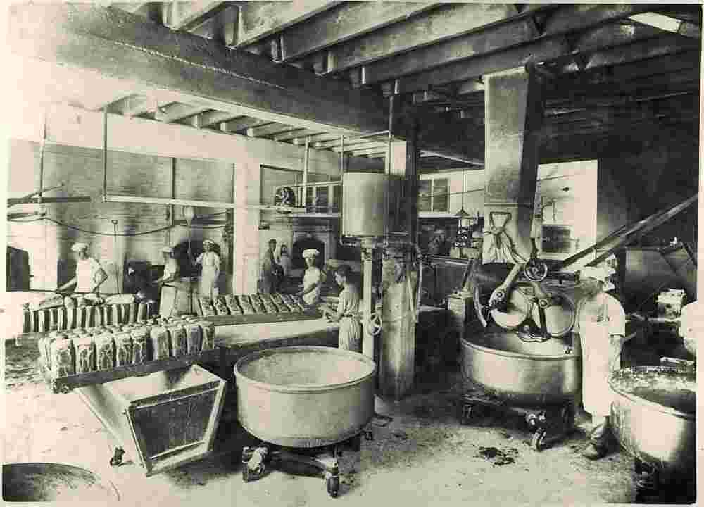 Hamilton. Findlay's Bakery, circa 1920's