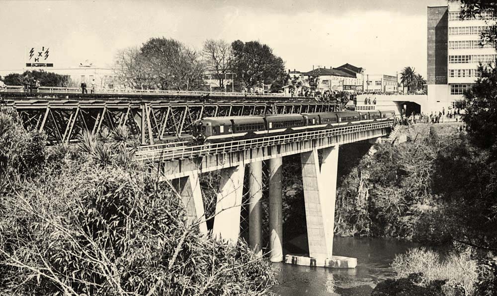 Hamilton. The new Railway Bridge, opening day, 1964