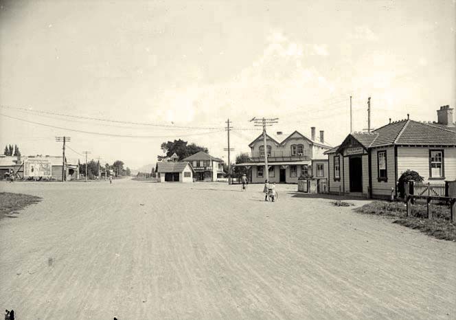 Havelock North. Looking down a main street, circa 1920