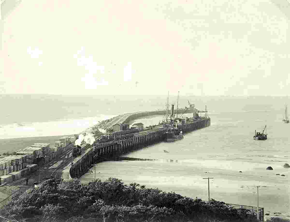 New Plymouth. Breakwater