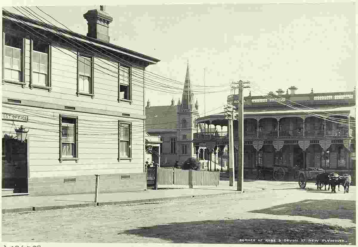 New Plymouth. Corner of Robe and Devon Streets