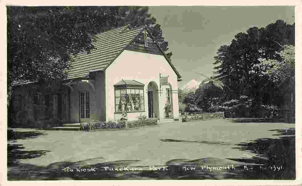 New Plymouth. Tea Kiosk, Pukekura Park