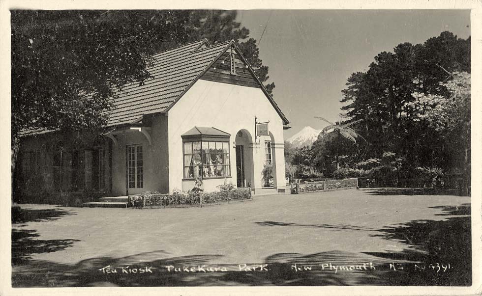 New Plymouth. Tea Kiosk, Pukekura Park