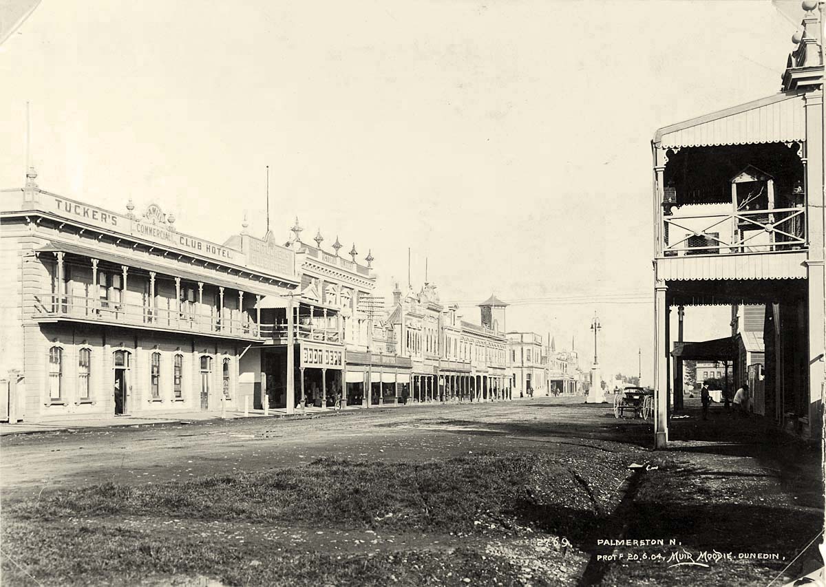 Palmerston North. Panorama of Street, 1904