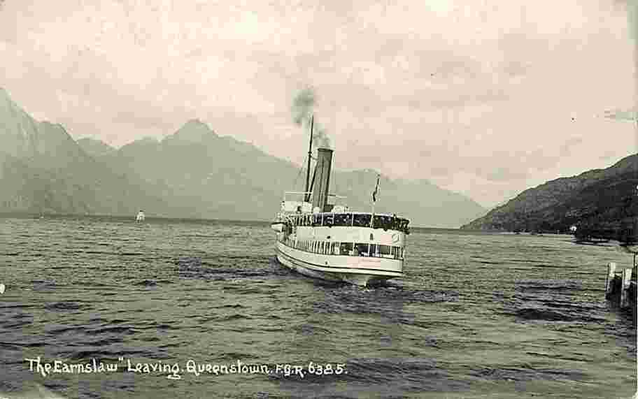 Queenstown. Steamboat on the pier Queenstown