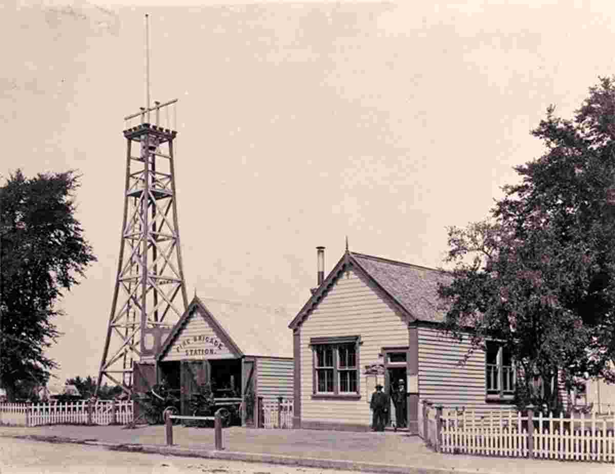 Rangiora. A Leyland fire-engine outside the fire station & Borough Council office, 1927