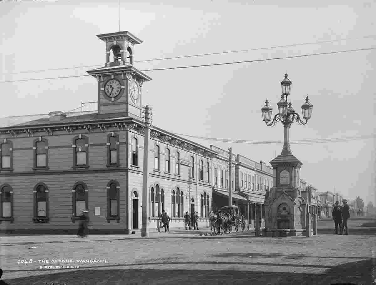 Whanganui. Victoria Avenue, Watt Fountain