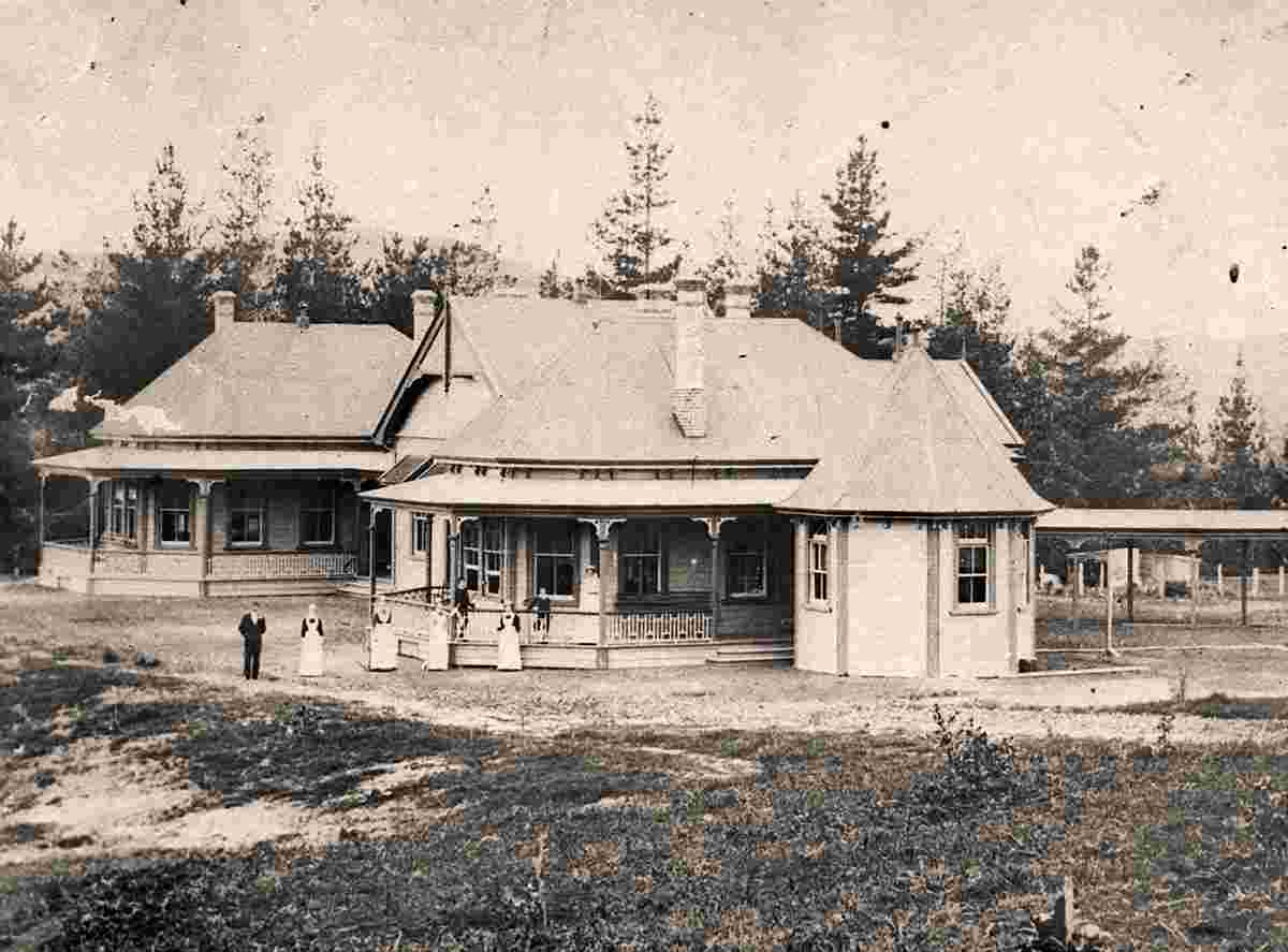Whangarei. First building of hospital, built 1901